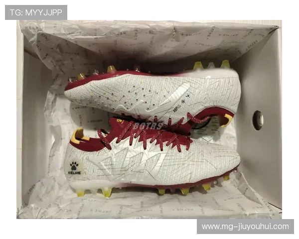 卡尔美碎钉足球鞋引领青春运动街潮打造多元时尚穿搭风尚魅力新篇